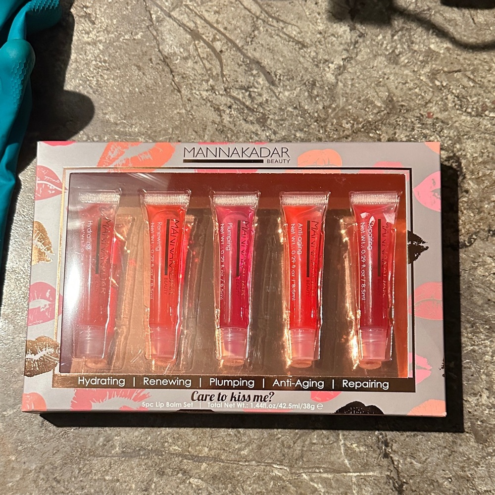 Manna Kadar 6-Piece Lip Balm Set - Pink and Gold
